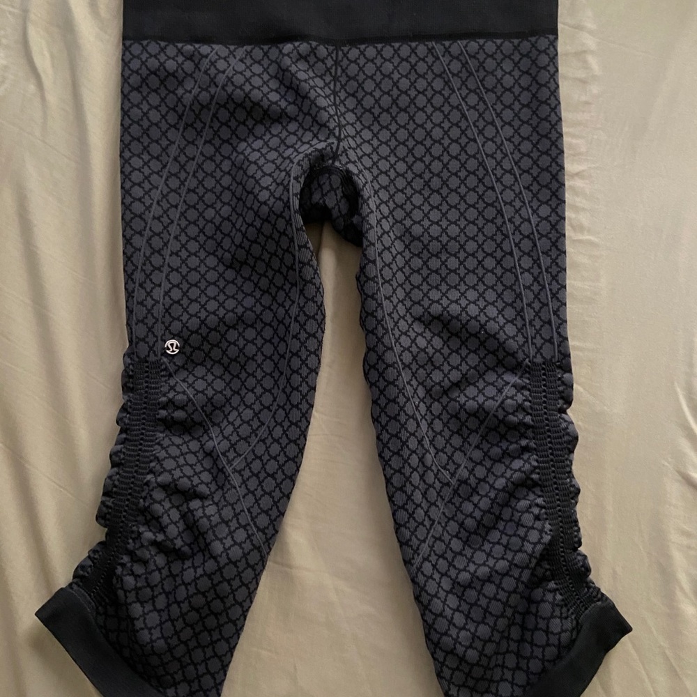 Lulu lemon size 6 Capri